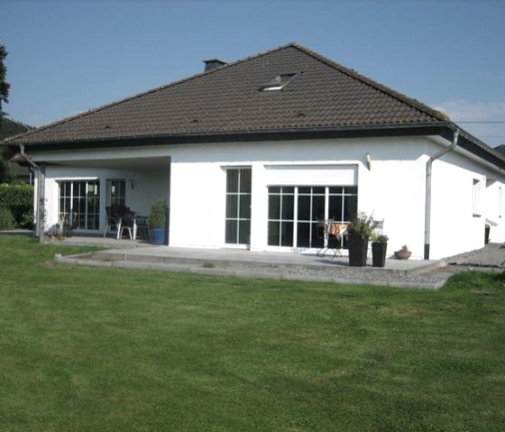 Rasen und Terrasse, © Nordeifel Tourismus GmbH & Ferienwohnung Op Hahnendell Rasen und Terrasse, © Nordeifel Tourismus GmbH & Ferienwohnung Op Hahnendell