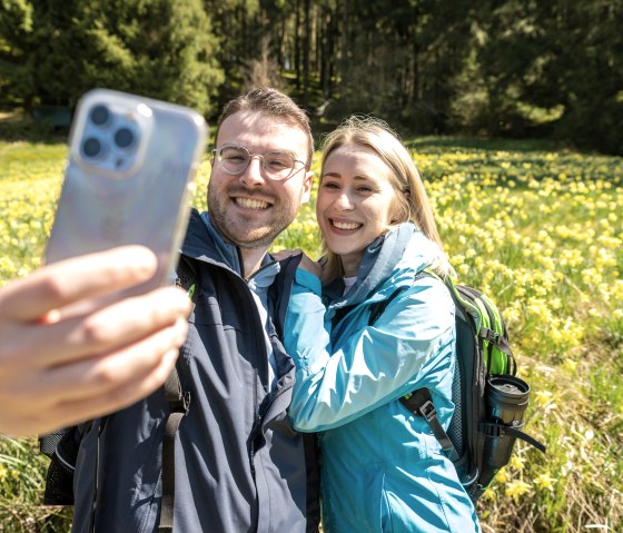 Selfie mit Narzissenwiese, © Städteregion Aachen, Dominik Ketz Selfie mit Narzissenwiese, © Städteregion Aachen, Dominik Ketz