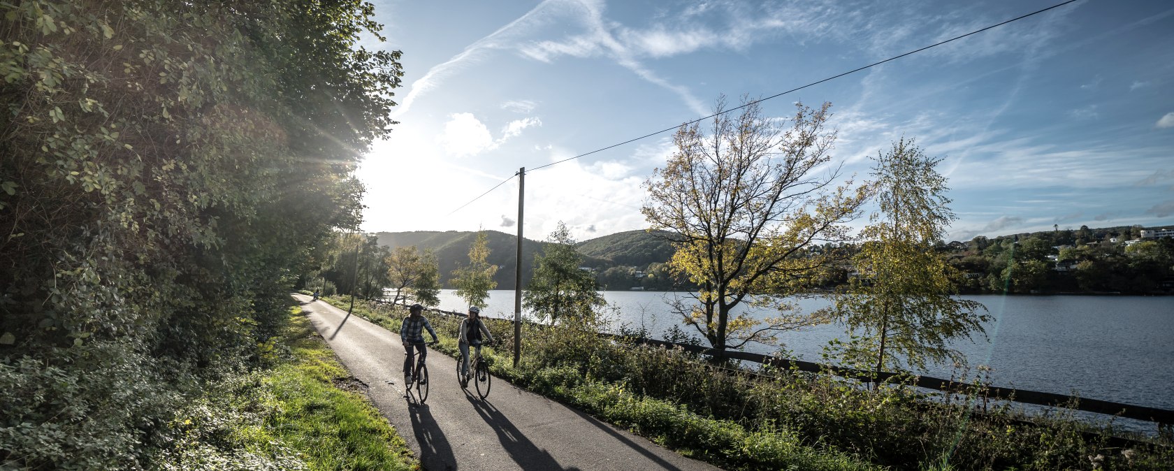 Entlang des Rurufers nach Obermaubach, © Dennis Stratmann - gruenmetropole.eu Entlang des Rurufers nach Obermaubach, © Dennis Stratmann - gruenmetropole.eu