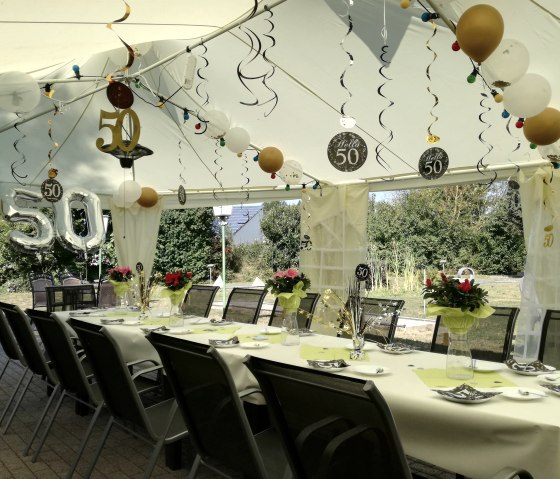 Festlich feiern im Golfstübchen in Gillenfeld, © Golfstübchen Gillenfeld Festlich feiern im Golfstübchen in Gillenfeld, © Golfstübchen Gillenfeld