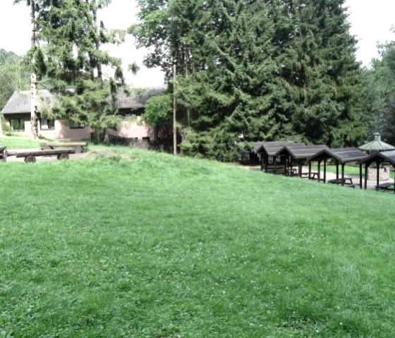 Lagerfeuer und Grillplatz, © Nordeifel Tourismus GmbH & Jugendherberge Hellenthal Lagerfeuer und Grillplatz, © Nordeifel Tourismus GmbH & Jugendherberge Hellenthal