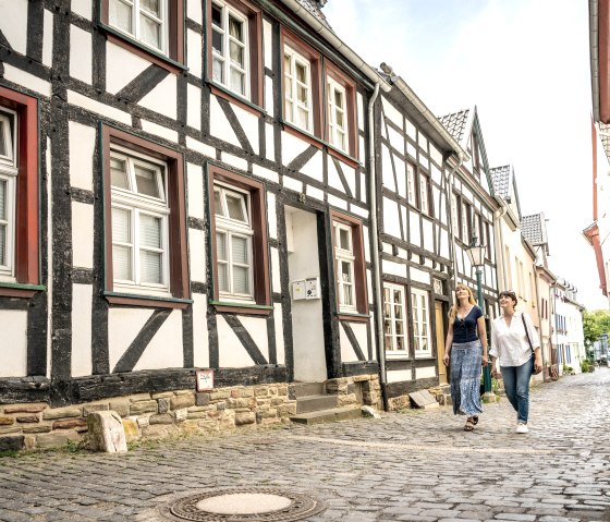 Stroll through half-timbered houses in Bad Münstereifel, © Eifel Tourismus GmbH, Dominik Ketz Stroll through half-timbered houses in Bad Münstereifel, © Eifel Tourismus GmbH, Dominik Ketz