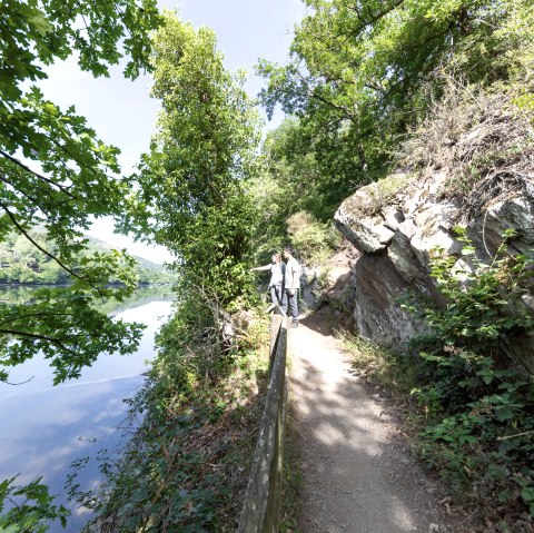 Entlang des Staubecken Heimbach, © Eifel-Tourismus GmbH, A. Röser shapefruit AG Entlang des Staubecken Heimbach, © Eifel-Tourismus GmbH, A. Röser shapefruit AG