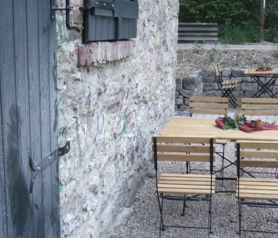 Sitzbereich außen, © Nordeifel Tourismus GmbH & Taverne Nettersheim Sitzbereich außen, © Nordeifel Tourismus GmbH & Taverne Nettersheim