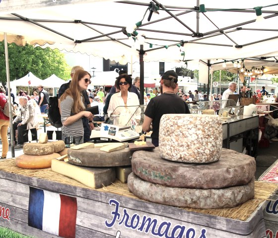 Französischer Marktstand, © z.eu.s e.V./ Zeimetz Französischer Marktstand, © z.eu.s e.V./ Zeimetz