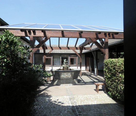 Heilsteinhaus Innenhof, © Rursee-Touristik GmbH Heilsteinhaus Innenhof, © Rursee-Touristik GmbH