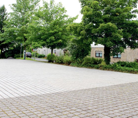 Wanderparkplatz Dorfplatz Strauch, © Rursee-Touristik GmbH Wanderparkplatz Dorfplatz Strauch, © Rursee-Touristik GmbH