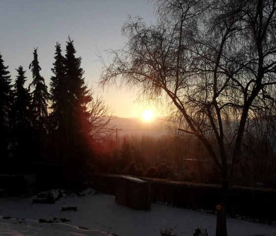 Blick von der Terrasse Sonnenaufgang, © Nordeifel Tourismus GmbH & Feriendomizil Eifelhaus Brenk Blick von der Terrasse Sonnenaufgang, © Nordeifel Tourismus GmbH & Feriendomizil Eifelhaus Brenk