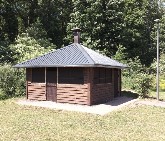 Grillhütte an der Jugendherberge Nideggen, © DJH Lvb Rheinland e.V. Grillhütte an der Jugendherberge Nideggen, © DJH Lvb Rheinland e.V.