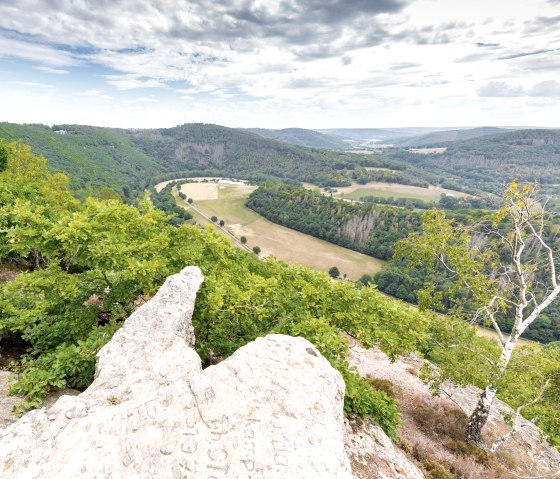 Vom Eugenienstein bietet sich ein weiter Blick in die Rureifel, © Eifel Tourismus GmbH, AR-shapefruit AG Vom Eugenienstein bietet sich ein weiter Blick in die Rureifel, © Eifel Tourismus GmbH, AR-shapefruit AG