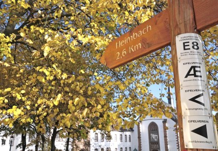 Wegweiser am Kloster Wegweiser am Kloster