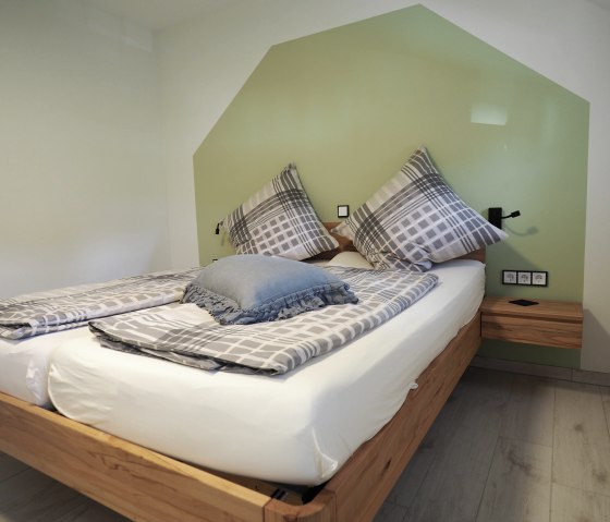 Schlafzimmer 2, © Nordeifel Tourismus GmbH & Ferienwohnung Sternenblick Hellenthal Schlafzimmer 2, © Nordeifel Tourismus GmbH & Ferienwohnung Sternenblick Hellenthal