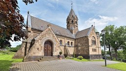 Erlöserkicrhe Mirbach außen, © Foto Achim Meurer, https://achimmeurer.com/ Erlöserkicrhe Mirbach außen, © Foto Achim Meurer, https://achimmeurer.com/