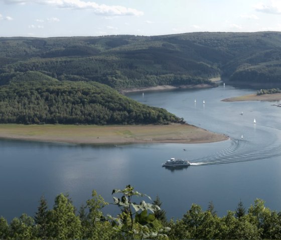 Die Radtour Eifel-Höhen-Route führt am Rursee-Ufer entlang, © Eifel Tourismus GmbH/P. Jacob Die Radtour Eifel-Höhen-Route führt am Rursee-Ufer entlang, © Eifel Tourismus GmbH/P. Jacob