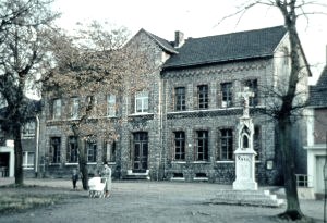 Schule am Markt, © Arbeitskreis Geschichte Mausbach e.V. Schule am Markt, © Arbeitskreis Geschichte Mausbach e.V.