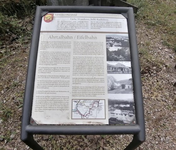 Infotafel Ahrtalbahn | Eifelbahn, © Tourist-Information Hocheifel-Nürburgring Infotafel Ahrtalbahn | Eifelbahn, © Tourist-Information Hocheifel-Nürburgring