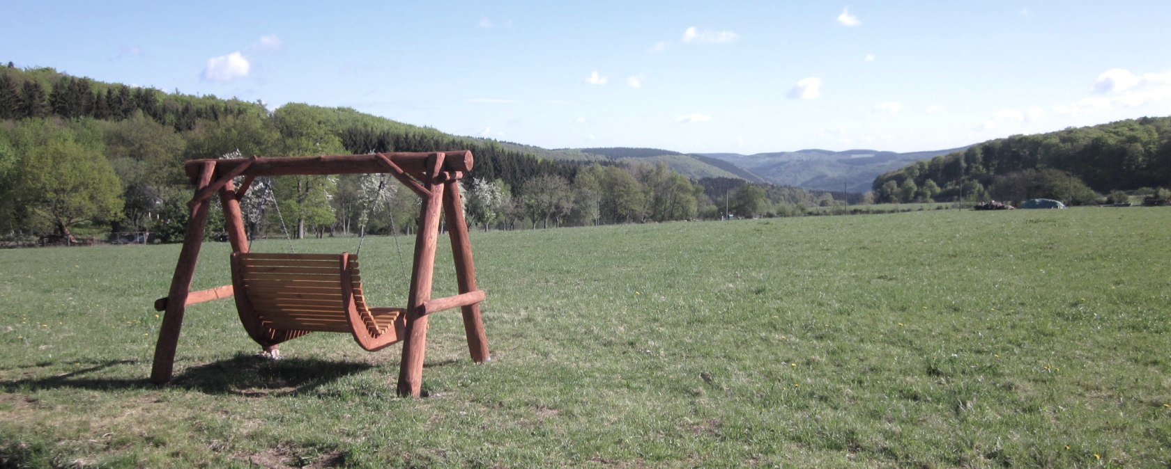 Blick Schaukelliege Hochacht, © TI Hocheifel-Nürburgring,D.Scheffold Blick Schaukelliege Hochacht, © TI Hocheifel-Nürburgring,D.Scheffold