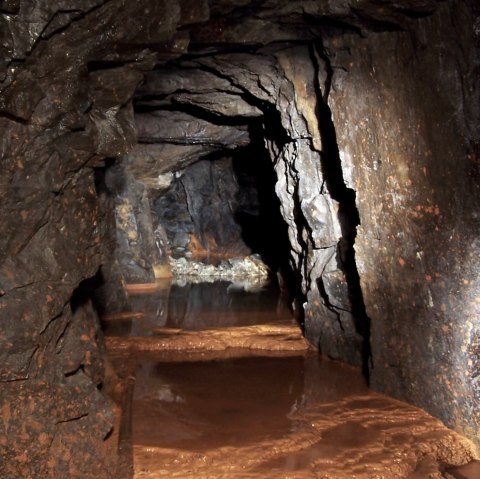 Mineralbildungen im Stollen, © Norbert Knauf/Heimatverein Rescheid Mineralbildungen im Stollen, © Norbert Knauf/Heimatverein Rescheid