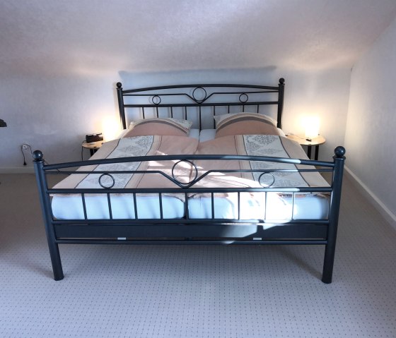 Schlafzimmer mit Doppelbett Schlafzimmer mit Doppelbett