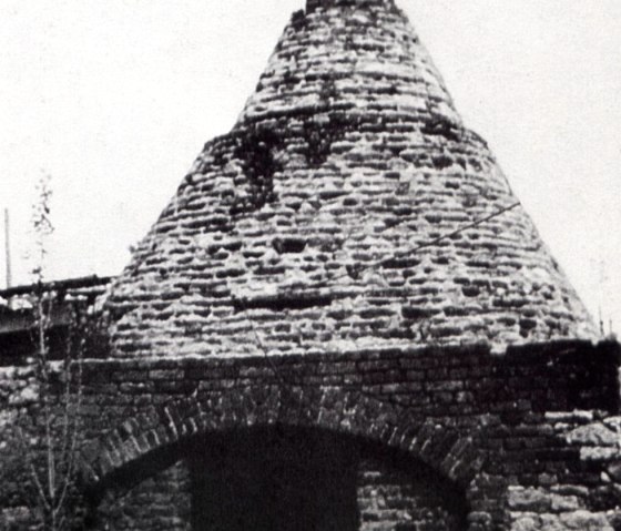 Dorfschmiede Mausbach, © Manfred Bierganz und Wilhelm Hamacher, Mausbach – Ein Ort in Bildern vergangener Tage (1992), S. 24 Dorfschmiede Mausbach, © Manfred Bierganz und Wilhelm Hamacher, Mausbach – Ein Ort in Bildern vergangener Tage (1992), S. 24