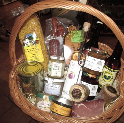 Eifel-Lädchen Geschenkkorb, © Heike Holzem Eifel-Lädchen Geschenkkorb, © Heike Holzem