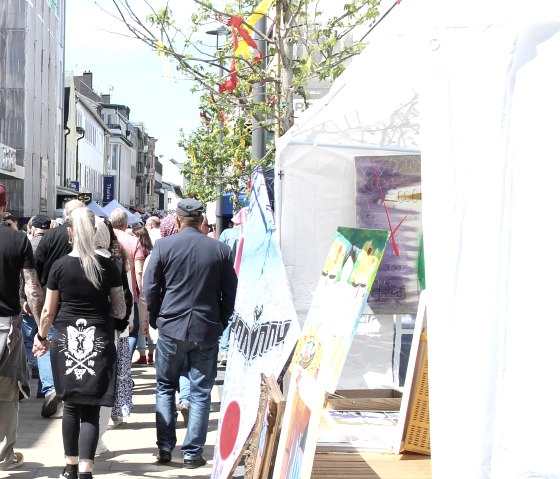Stände beim Stadtfest, © z.eu.s e.V./ Zeimetz Stände beim Stadtfest, © z.eu.s e.V./ Zeimetz