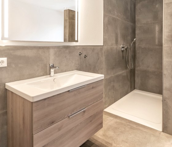 Badezimmer2, © Nordeifel Tourismus GmbH & Ferienwohnungen Eifelhöhe Badezimmer2, © Nordeifel Tourismus GmbH & Ferienwohnungen Eifelhöhe