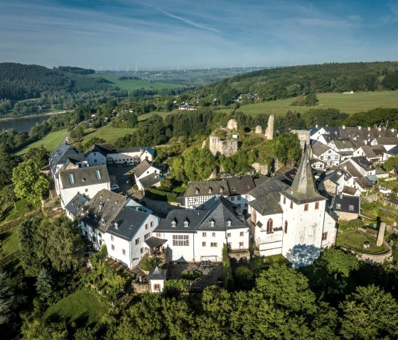Blick auf das historische Kronenburg, © Eifel Tourismus GmbH, Dominik Ketz Blick auf das historische Kronenburg, © Eifel Tourismus GmbH, Dominik Ketz