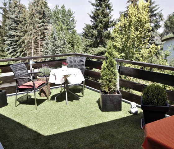 Kleine Sitzecke - Terrasse, © Nordeifel Tourismus GmbH & Ferienwohnung Orchidee Kleine Sitzecke - Terrasse, © Nordeifel Tourismus GmbH & Ferienwohnung Orchidee