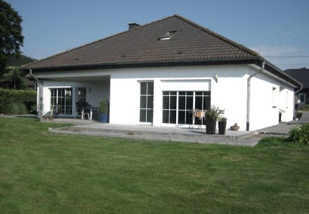 Rasen und Terrasse, © Nordeifel Tourismus GmbH & Ferienwohnung Op Hahnendell Rasen und Terrasse, © Nordeifel Tourismus GmbH & Ferienwohnung Op Hahnendell