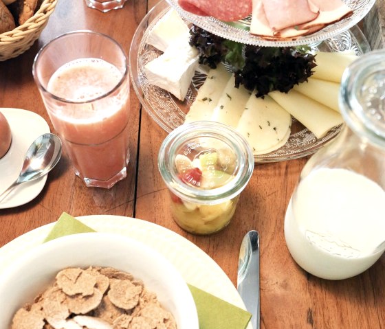 reichhaltiges Frühstück, © Boutique Hotel LANDHAUSZEIT & Nordeifel Tourismus GmbH reichhaltiges Frühstück, © Boutique Hotel LANDHAUSZEIT & Nordeifel Tourismus GmbH