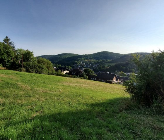 Blick auf Eicherscheid im Sommer, © Nordeifel Tourismus GmbH & Ferienwohnung Kleine Auszeit Blick auf Eicherscheid im Sommer, © Nordeifel Tourismus GmbH & Ferienwohnung Kleine Auszeit