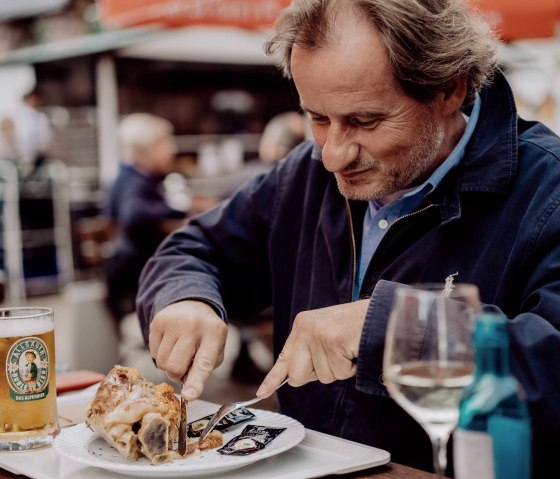 Bayrische Spezialitäten, © Burgrestaurant Nideggen Bayrische Spezialitäten, © Burgrestaurant Nideggen