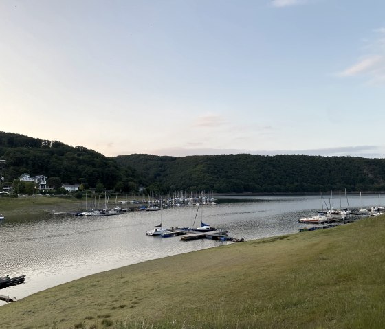 Ausblick auf den Rursee bei Sonnenuntergang, © Rursee-Touristik GmbH Ausblick auf den Rursee bei Sonnenuntergang, © Rursee-Touristik GmbH