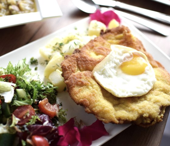 Schnitzel im Hotel Restaurant Maas, © Hotel Restaurant Maas Schnitzel im Hotel Restaurant Maas, © Hotel Restaurant Maas