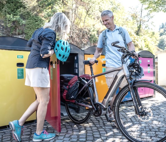 Heckenlandroute Fahrradboxen am Burgau Monschau, © Eifel Tourismus GmbH, Dennis Stratmann Heckenlandroute Fahrradboxen am Burgau Monschau, © Eifel Tourismus GmbH, Dennis Stratmann