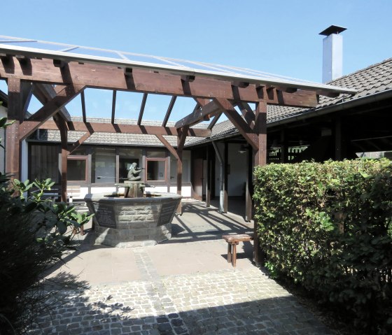 Heilsteinhaus Innenhof, © Rursee-Touristik GmbH Heilsteinhaus Innenhof, © Rursee-Touristik GmbH