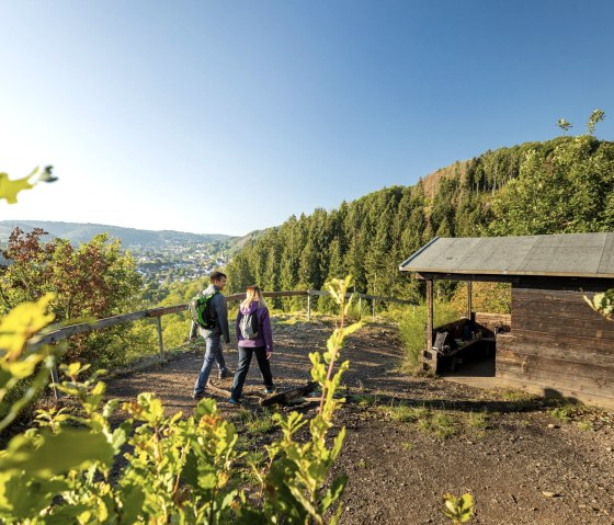 Rast am Aussichtspunkt Kuckucksley, © Eifel Tourismus GmbH, Dominik Ketz Rast am Aussichtspunkt Kuckucksley, © Eifel Tourismus GmbH, Dominik Ketz