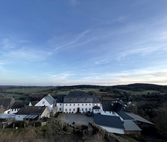 Panorama-, © Nordeifel Tourismus GmbH & Burghaus und Villa Kronenburg Panorama-, © Nordeifel Tourismus GmbH & Burghaus und Villa Kronenburg