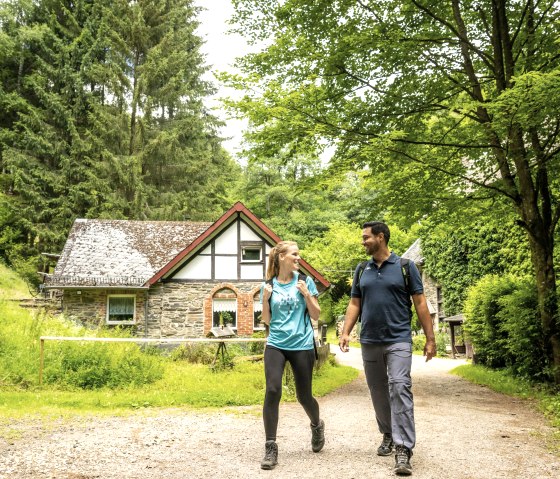 Wanderung vorbei an der Ölmühle, © Eifel Tourismus GmbH, Dominik Ketz Wanderung vorbei an der Ölmühle, © Eifel Tourismus GmbH, Dominik Ketz