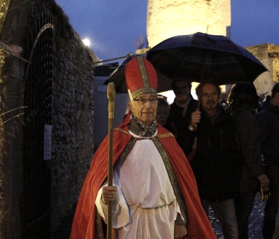 Der Nikolaus auf dem Weihnachtsmarkt, © Eifelverein Reifferscheid Der Nikolaus auf dem Weihnachtsmarkt, © Eifelverein Reifferscheid