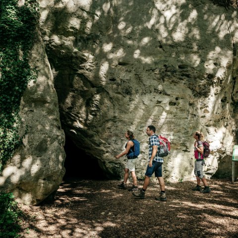 Wanderer an der Kakushöhle, © Paul Meixner Wanderer an der Kakushöhle, © Paul Meixner