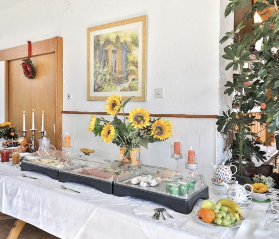 Frühstücksbuffet Bild 1, © Nordeifel Tourismus GmbH & Hotel Schönblick Frühstücksbuffet Bild 1, © Nordeifel Tourismus GmbH & Hotel Schönblick