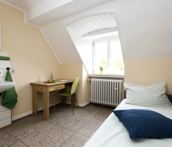 Single room example, © Nordeifel Tourismus GmbH & Jugendherberge Bad Münstereifel Single room example, © Nordeifel Tourismus GmbH & Jugendherberge Bad Münstereifel