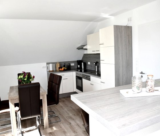 Lounge 6 - Kitchen/counter Lounge 6 - Kitchen/counter