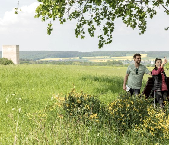 Die Bruder Klaus Kapelle beim Wandern entdecken, © Eifel Tourismus GmbH, AR - shapefruit AG Die Bruder Klaus Kapelle beim Wandern entdecken, © Eifel Tourismus GmbH, AR - shapefruit AG