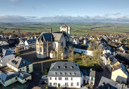 Blick auf Münstermaifeld, © Eifel Tourismus GmbH, Dominik Ketz Blick auf Münstermaifeld, © Eifel Tourismus GmbH, Dominik Ketz
