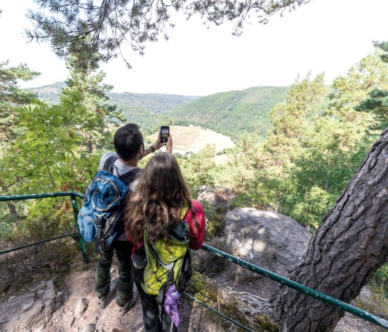 Traumhafte Ausblicke auf der Buntsandsteinroute, © Eifel Tourismus GmbH, AR-shapefruit AG Traumhafte Ausblicke auf der Buntsandsteinroute, © Eifel Tourismus GmbH, AR-shapefruit AG
