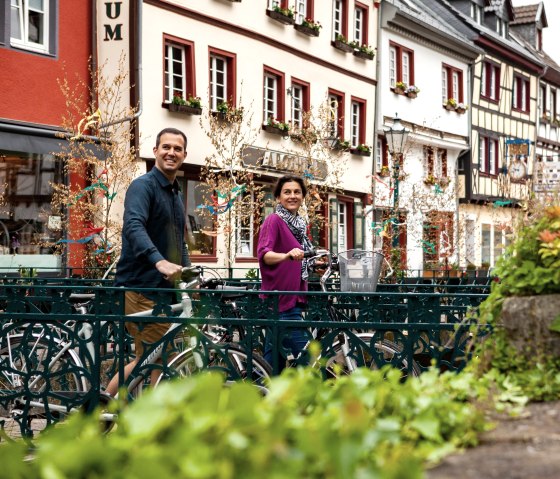 Der Erft-Radweg führt durch Bad Münstereifel mit seinem City-Outlet, © Tourismus NRW e.V. Der Erft-Radweg führt durch Bad Münstereifel mit seinem City-Outlet, © Tourismus NRW e.V.