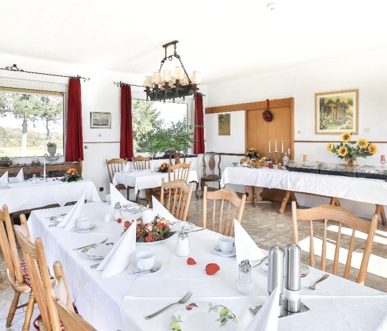 Frühstücksraum Bild 1, © Nordeifel Tourismus GmbH & Hotel Schönblick Frühstücksraum Bild 1, © Nordeifel Tourismus GmbH & Hotel Schönblick